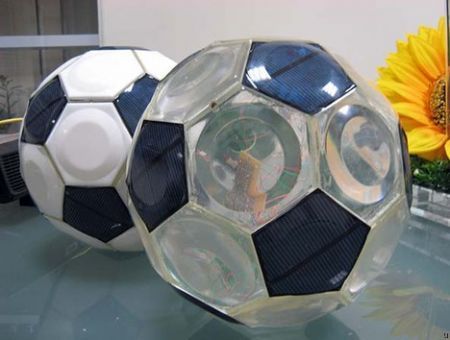 Pallone da calcio con celle solari