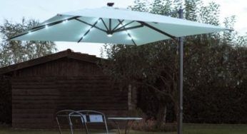 Fotovoltaico: ombrellone solare a LED, illuminare gratis il giardino