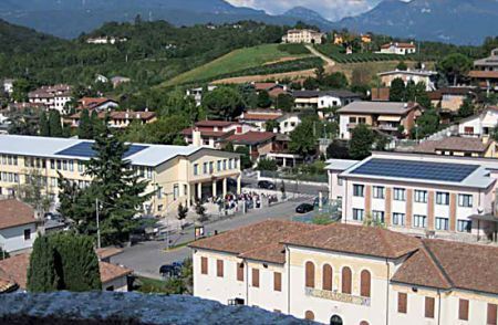 Tetti fotovoltaici sulle scuole della Provincia di Bari