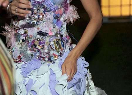 rifiuti come abito da sposa