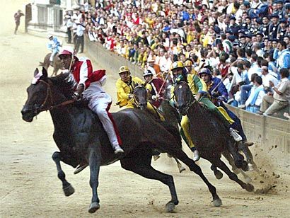 Palio di Siena: corsa dei cavalli
