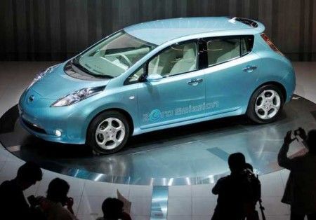 Nissan svela i piani di vendita della propria auto elettrica