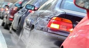 Smog: a Milano il traffico "costa" 1 miliardo di euro ogni anno