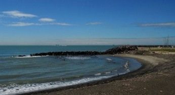Le spiagge libere di Ostia Lido sotto accusa: sono sporche e trascurate