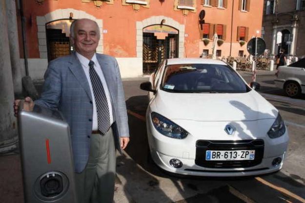 auto elettriche modena colonnina ricarica pubblica