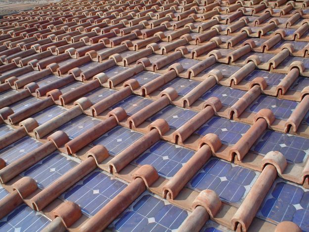 energia_solare_tetto_casa_tegole energia_solare_tetto_casa_tegole