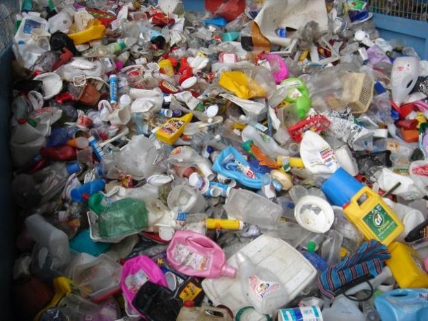 raccolta differenziata plastica plastiche riciclate