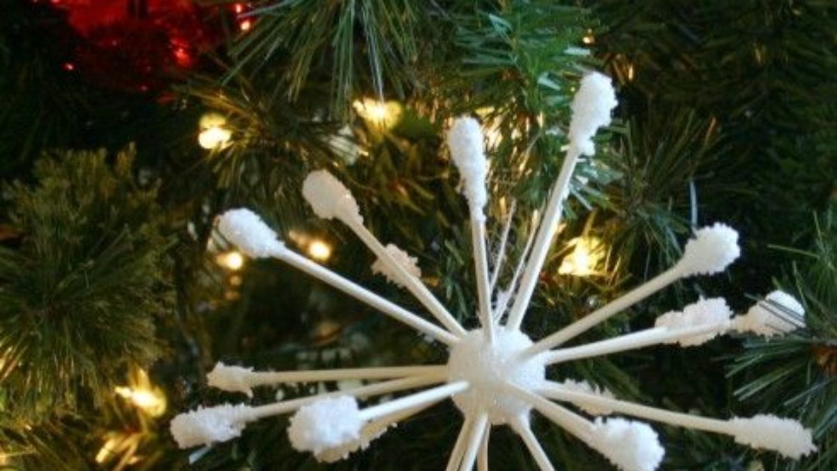 Regali Di Natale Riciclo Creativo.Addobbi Natalizi Fai Da Te Il Riciclo Creativo Di Tappi In Sughero E Cotton Fioc Ecoo It