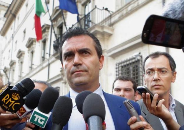 emergenza rifiuti napoli luigi de magistris