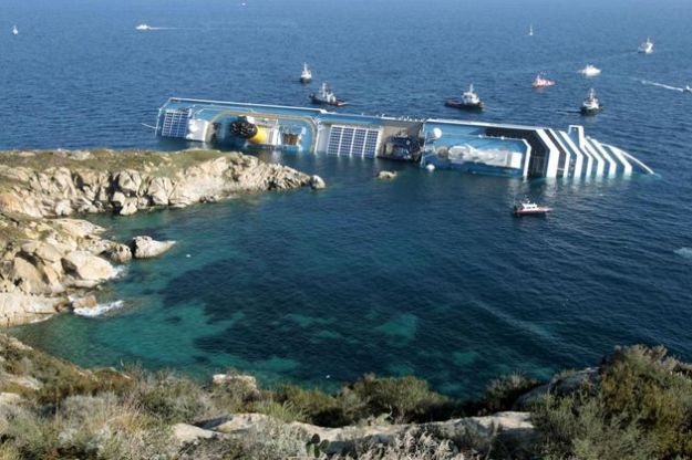 nave-costa-concordia-affonda-disastro nave costa concordia affonda disastro