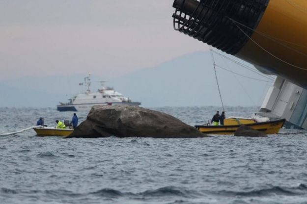 nave costa concordia rottura serbatoi