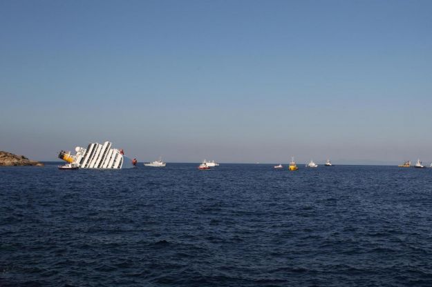 nave costa concordia santuario cetacei