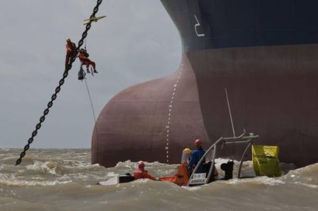GREENPEACE ACCUSES STEEL INDUSTRY OF DESTROYING AMAZON greenpeace nave brasile foresta amazzonica