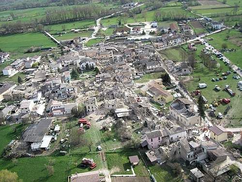 TERREMOTO: L'AQUILA; ONNA CANCELLATA, PAESAGGIO SPETTRALE TERREMOTO: L'AQUILA; ONNA CANCELLATA, PAESAGGIO SPETTRALE