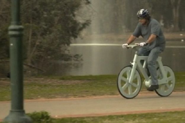 bicicletta di cartone di Izhar Gafni