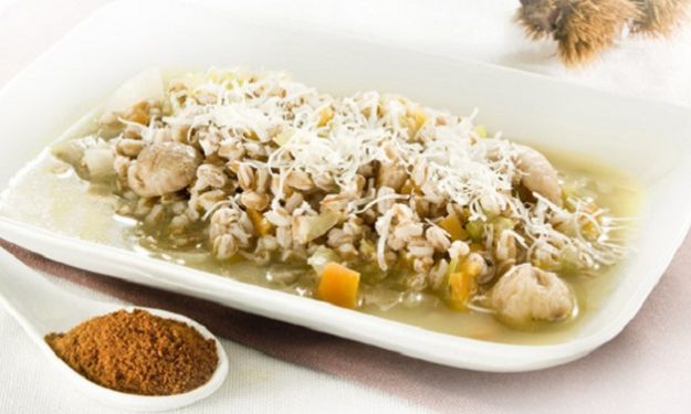 zuppa di castagne e farro zuppa di castagne e farro