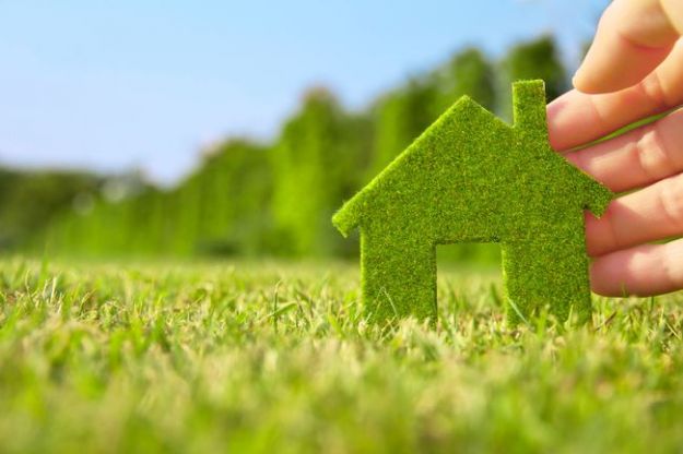 hand holding eco house icon in nature detrazioni fiscali 2014