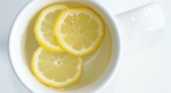Acqua e limone al mattino: 10 motivi per cui fa bene