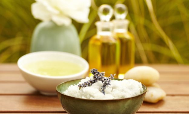 Exfoliation salt scrub at spa with lavender scrub naturale test
