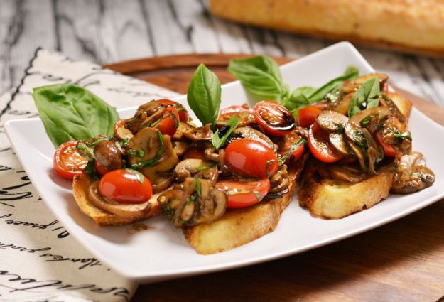 bruschette ai funghi antipasti vegani natalizi