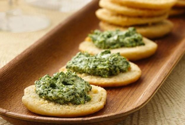 crostini con salvia antipasti vegani natalizi