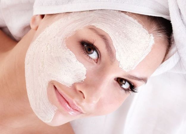 maschera viso argilla bianca