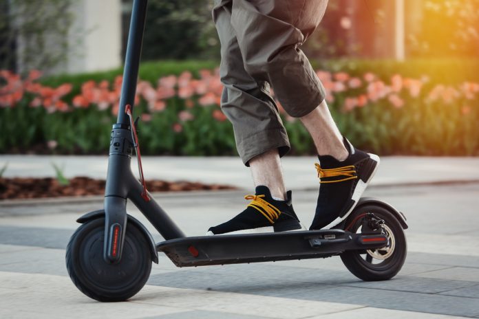 Monopattini elettrici a guida autonoma Un monopattino elettrico