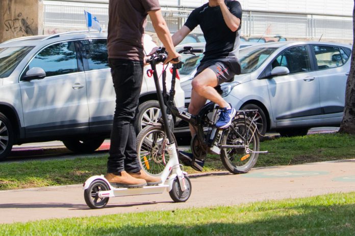 ecoincentivi 2020 Una bici elettrica e un monopattino, due mezzi interessati dagli ecoincentivi 2020