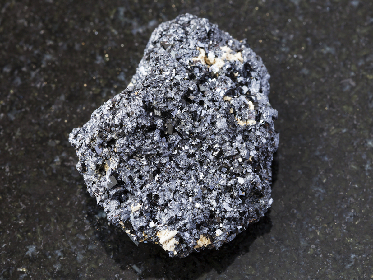 Minerale perovskite usato per i pannelli solari del futuro