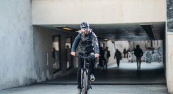 Boom di vendite per bici e monopattini elettrici, gli italiani scoprono la mobilità sostenibile
