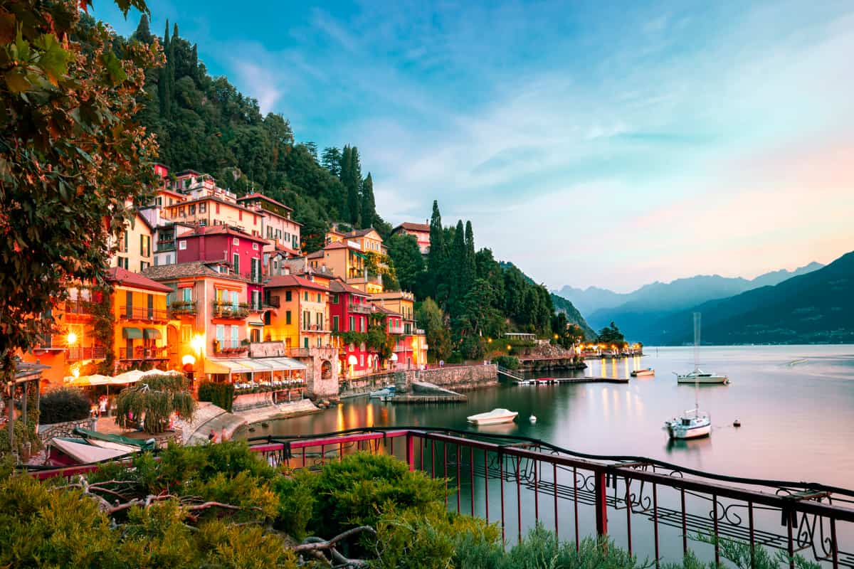 Panorama del paese di Varenna su Lago di Como