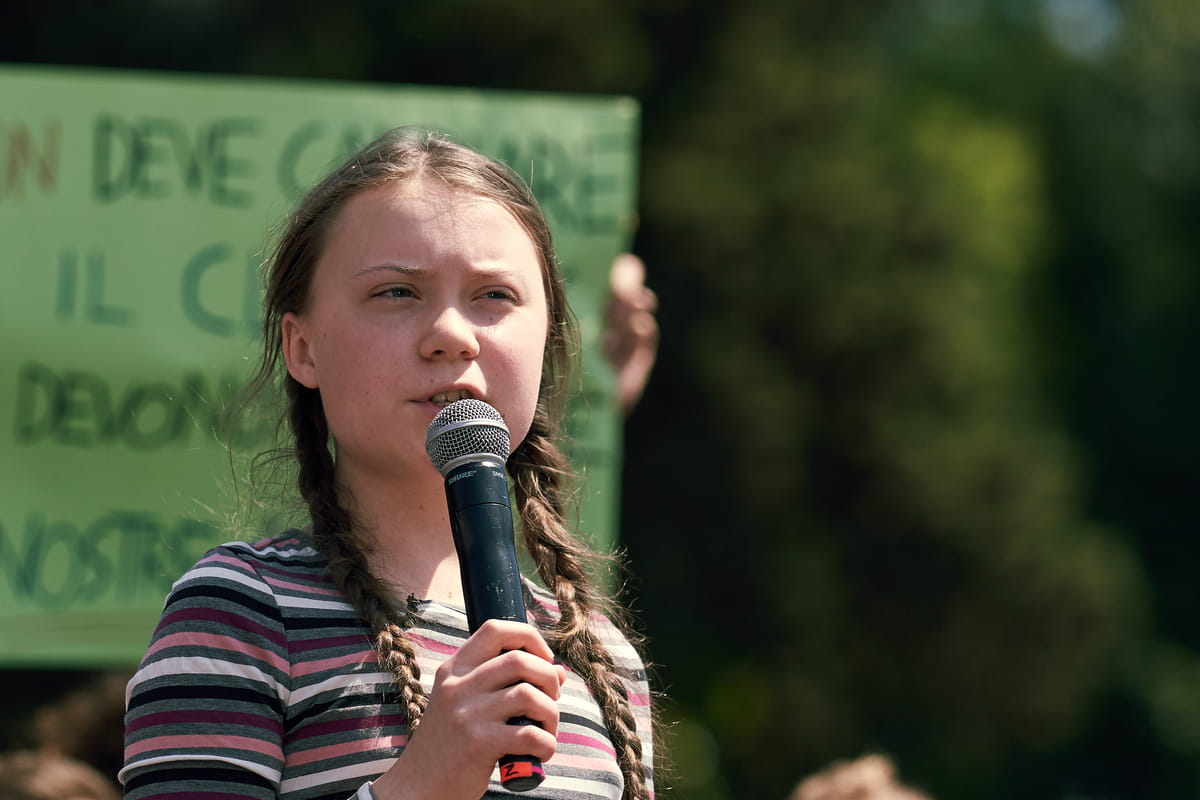 greta thunberg parla ad una manifestazione