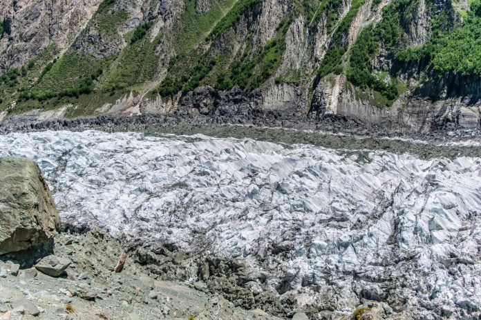 Ghiacciaio del Karakoram Neve sul ghiacciaio del Karakoram
