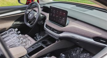 Skoda ENYAQ iV, con la plastica riciclata si realizzano i suoi rivestimenti interni