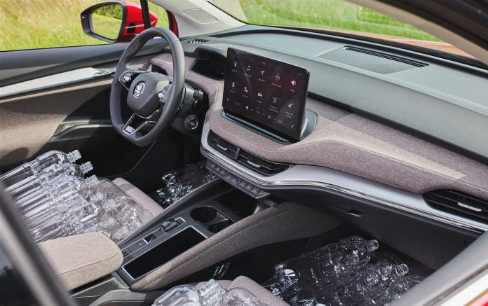 SkODA ENYAQ iV 318 bottiglie di plastica riciclate per ogni esemplare realizzato SkODA ENYAQ iV 318 bottiglie di plastica riciclate per ogni esemplare realizzato