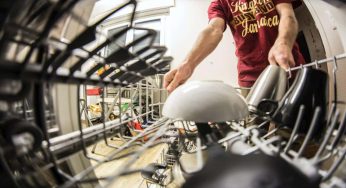 Lavastoviglie, cosa non inserire mai: si rovina tutto