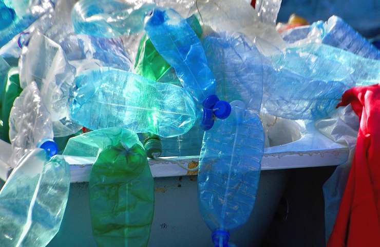 Bottiglie plastica riciclare guadagnare