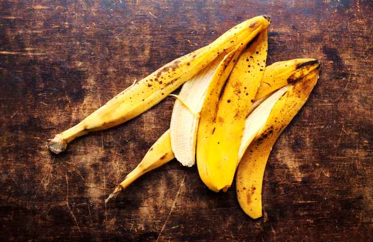 buccia di banana denti