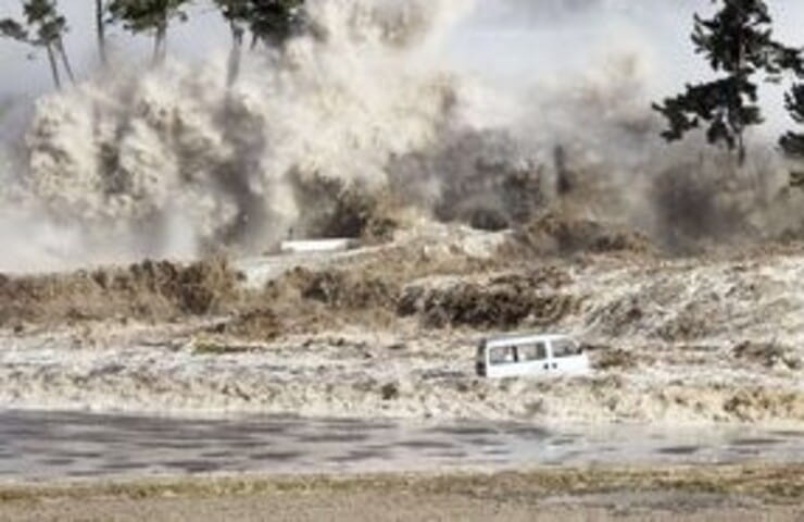 Tsunami Giappone (Foto Pinterest - telegraph.co.uk)