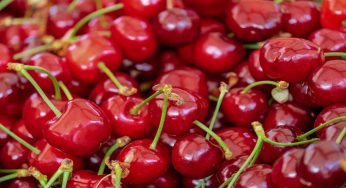 Pesticidi: come eliminarli dalla frutta di stagione