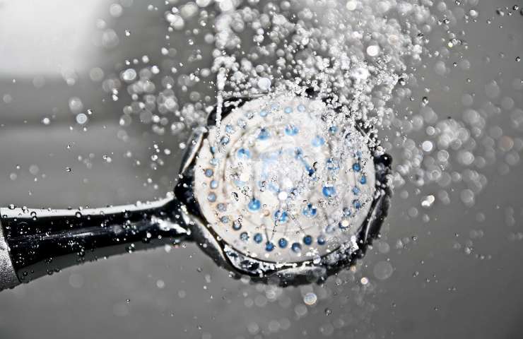 doccia contro spreco acqua 