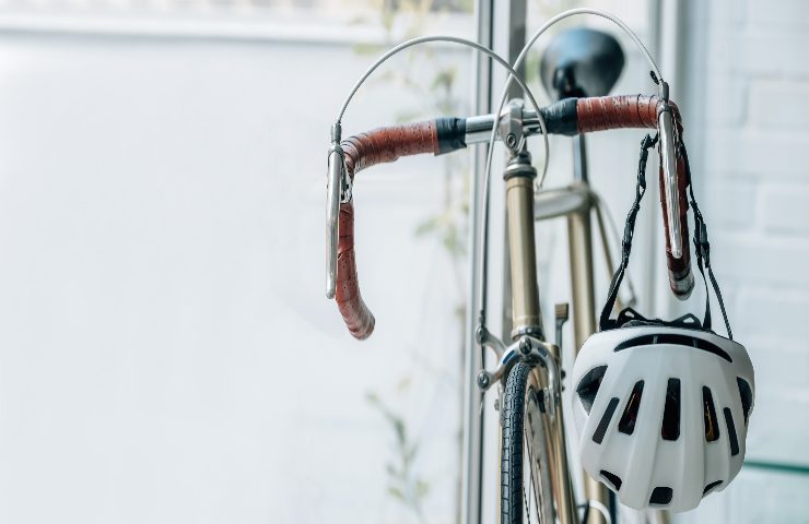 codice della strada casco bicicletta