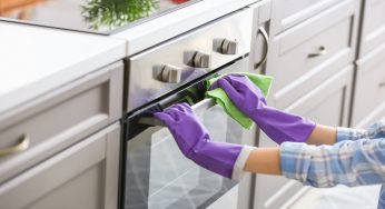 Come pulire il forno con soli due limoni