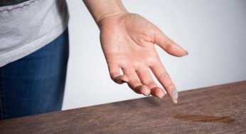Polvere sui mobili, come rimuoverla e prevenire: c’è un modo