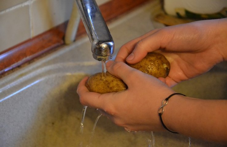 frutta verdura lavaggio poca acqua come fare