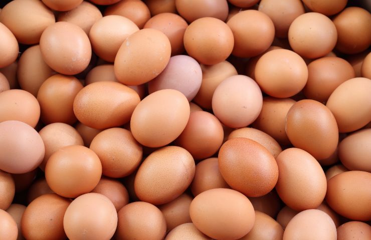 perché evitare acquisto uova refrigerate