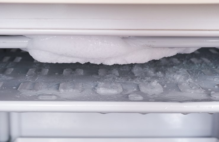 ghiaccio nel frigorifero pericoloso