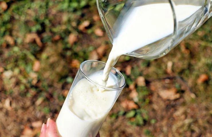 latte senza bilancia