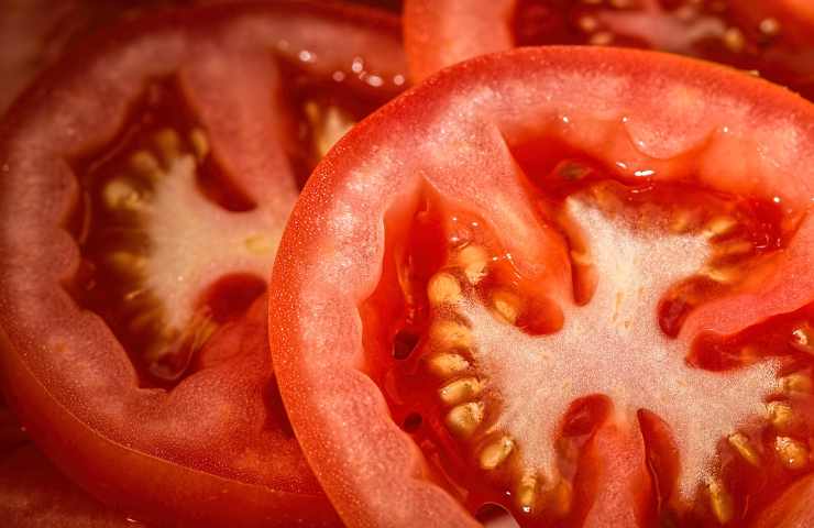 pomodori proprietà vitamine