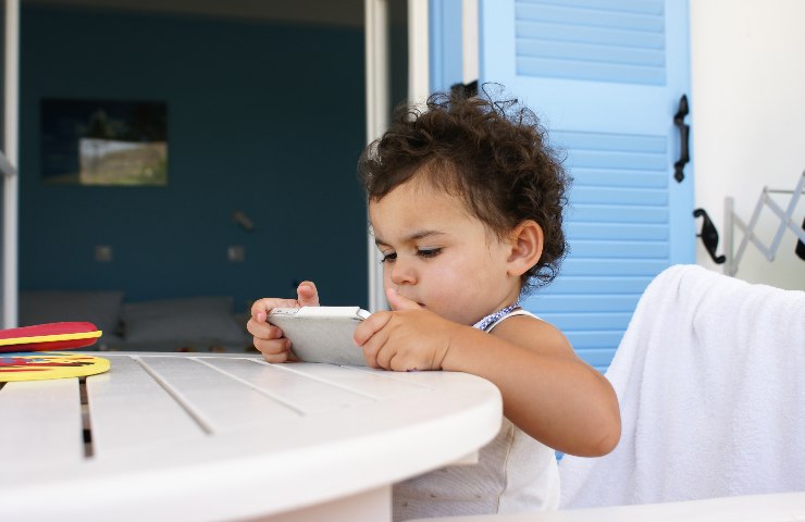 Bambini e smartphone, cosa evitare